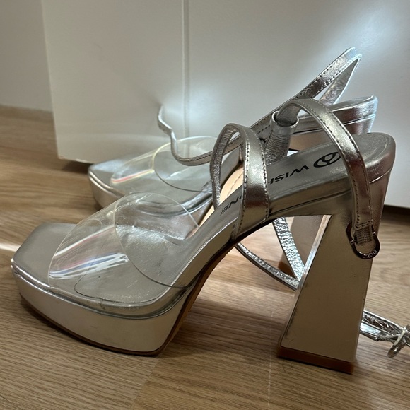 Wishbone Taylor 2 Heels - Silver / Clear - size 7.5 - Picture 9 of 11
